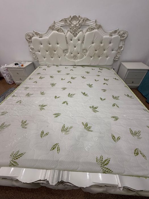 Продам кровать c матрасом