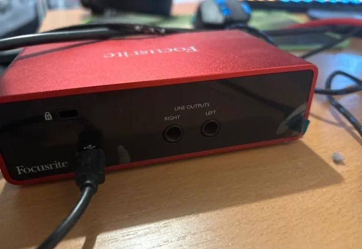 KIT interfata audio focusrite microfon casti Scarlett