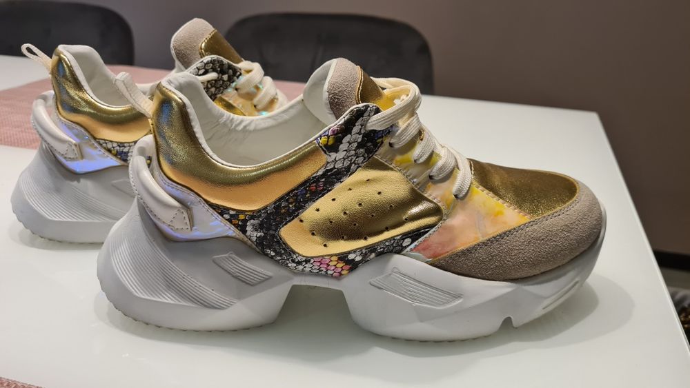 Златни маратонки