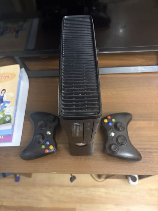 Продам xbox 360 в рабочем состоянии