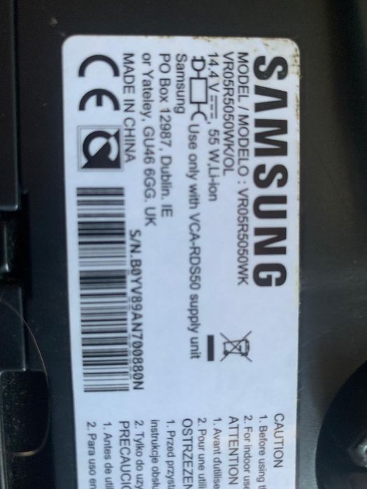 Vând aspirator robot Samsung puțin folosit.