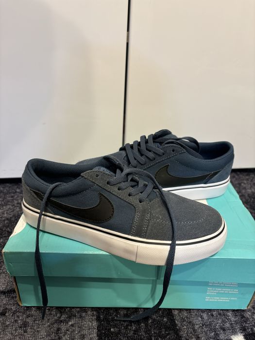 Adidasi nike noi(detin 2 perechi)