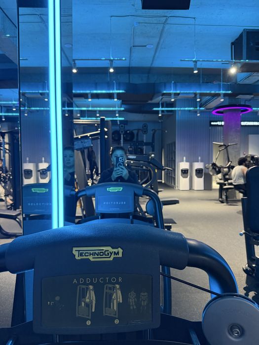 Продам годовой абонемент в Invictus go