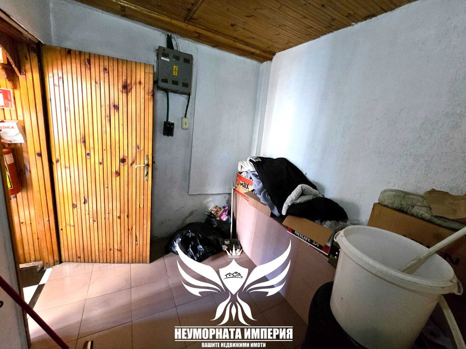 Четириетажна къща с постройки 394РЗП с широк двор 370кв. в гр.Смолян