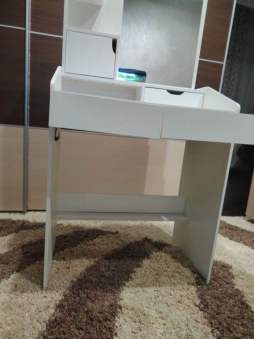 Măsuță de machiaj de vânzare