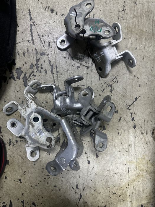 Петля двере на Камри 40,55