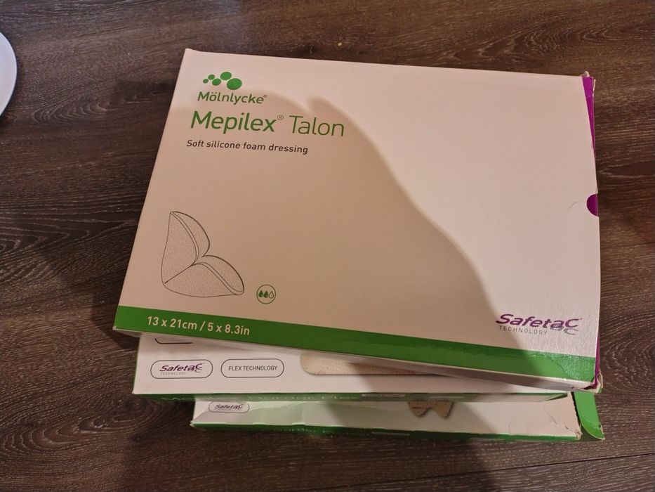 Vând 4 cuti pansamente MEPILEX