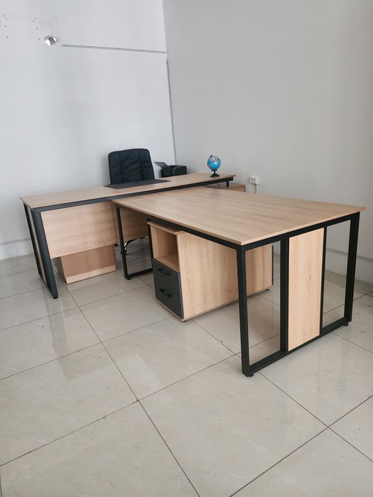 Ofis mebel to'plamlari