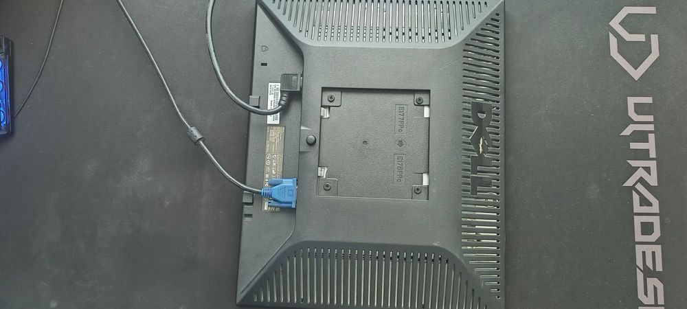 Продавам монитор DELL E178FPc – за части или ремонт