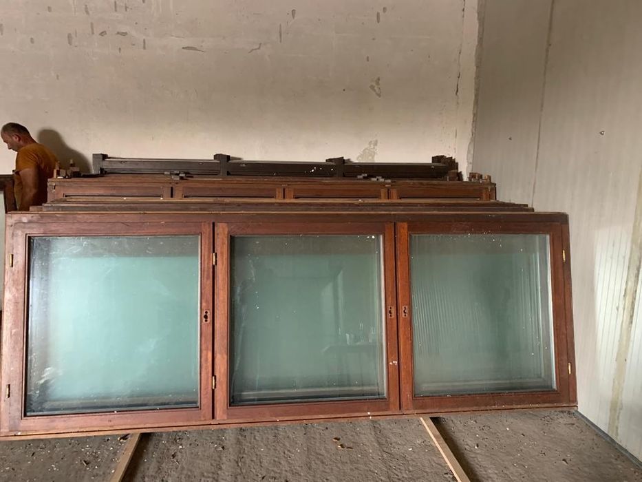 Geamuri și usi termopan din lemn stejar