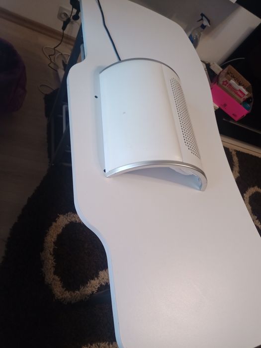 Masa manichiura cu aspirator de 40w.