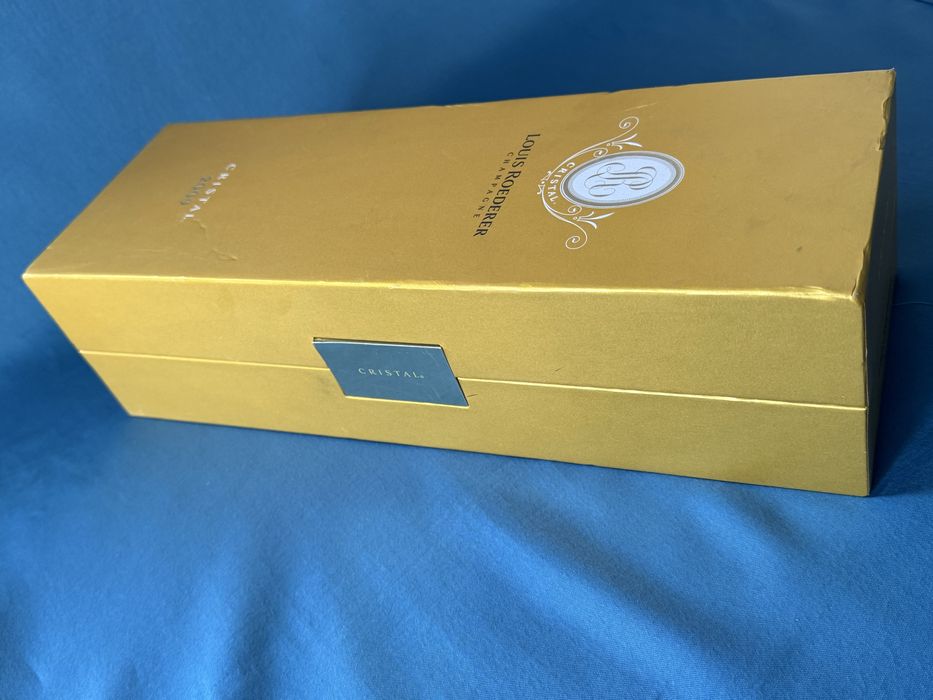 ОРИГИНАЛНА Бутилка от шапнаско с кутия Louis Roederer Cristal 2009