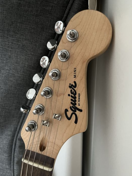 электрогитара Squier Mini Stratocaster