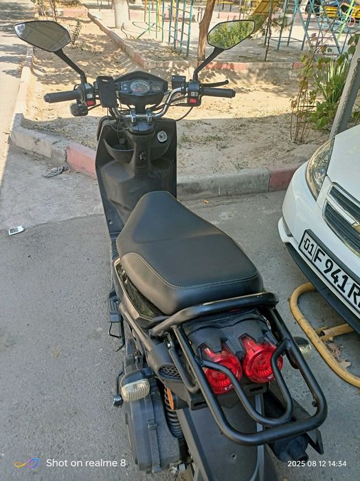 Skuter 150 kub,holati tiniq.hech qanday aybi yóq,yangidek yili 03.2025