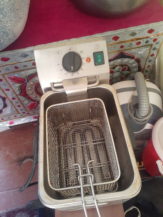 Продаётся фритюрнитца заводской