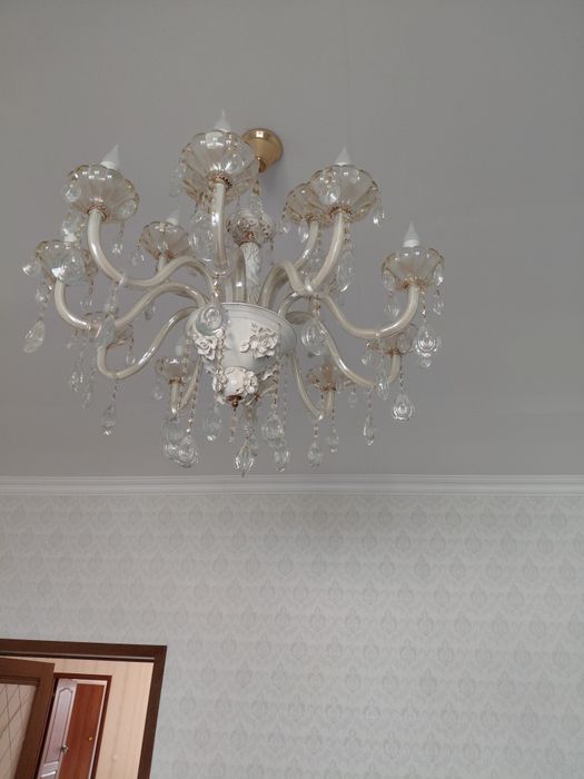 Продам Люстрый хорошом состояние.