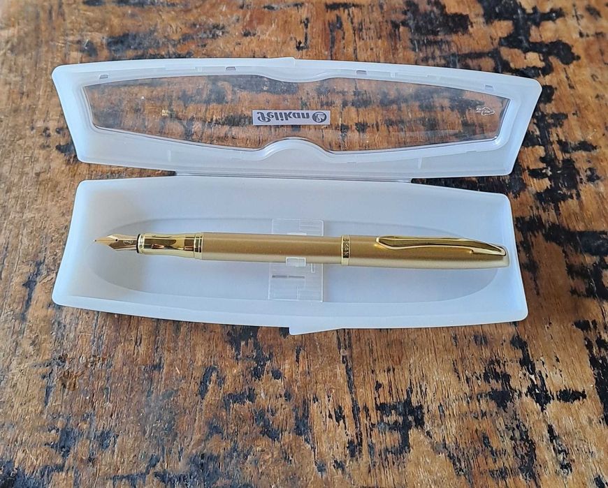 писалка Пеликан Pelikan златна в кутия