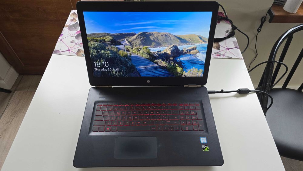 Геймърски лаптоп HP Omen 17 y5u61ea