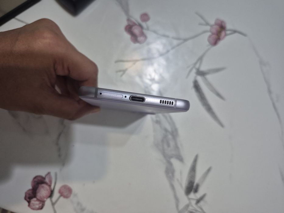 Телефон Samsung s21fe