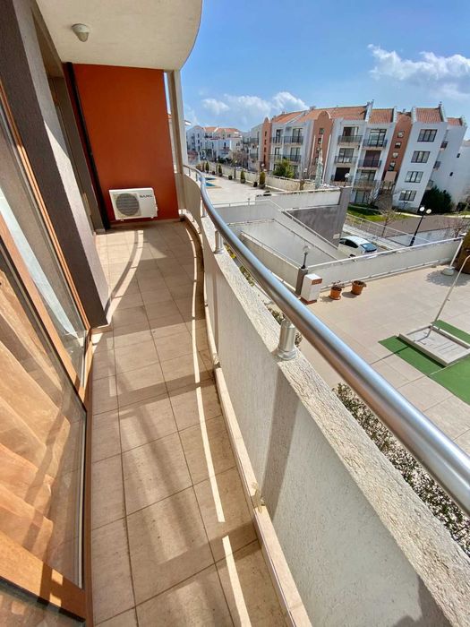 Двустаен апартамент на метри от плажа в к-с "Лазур 5"