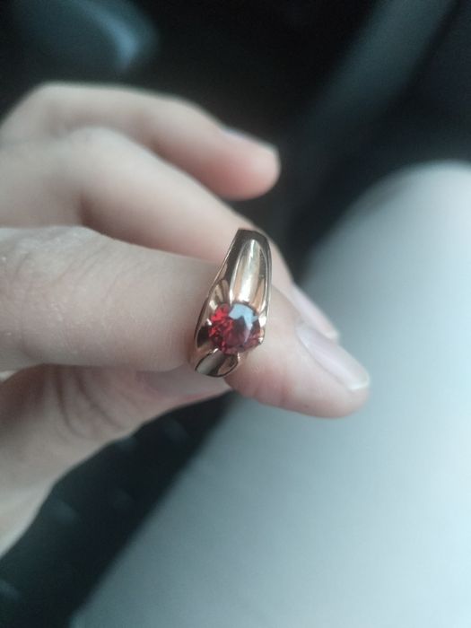 Продам золотое кольцо