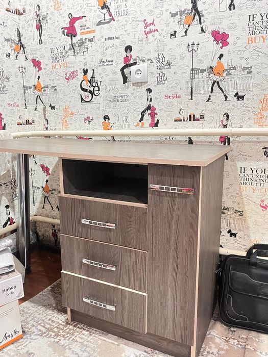 Стол для учебы и работы