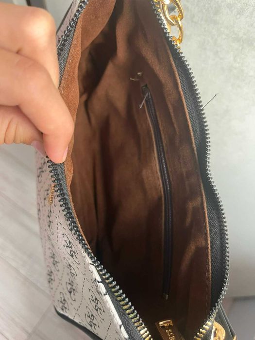 Дамски чанти GUESS