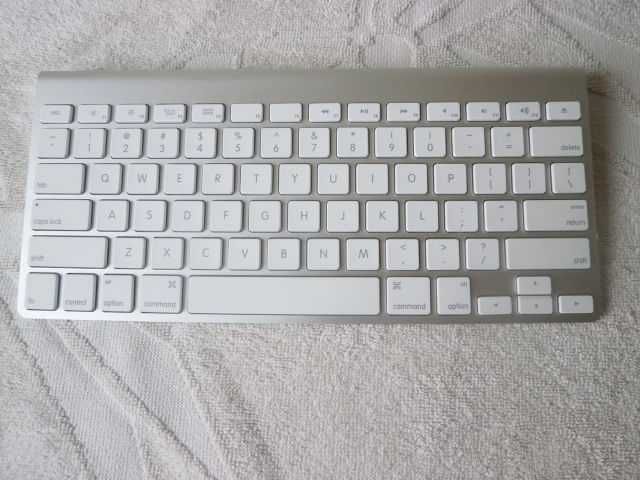 Безжичната Bluetooth клавиатура Apple A1314
