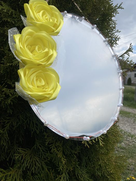 Vând ornamente florale din satin