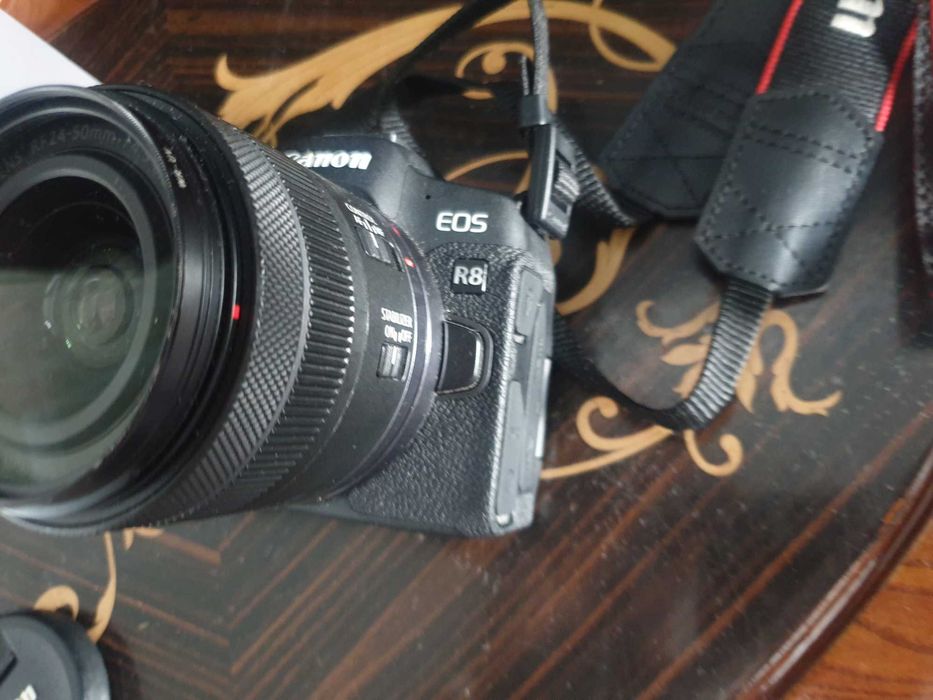 Продам Кенон R8 с обьек 24-50 кит