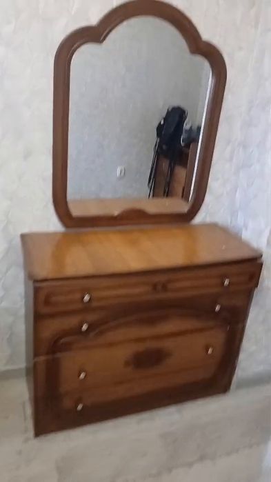 Продам спальный гарнитур без шкафа