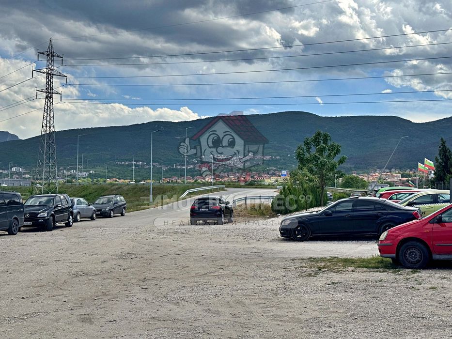 Парцел под наем, за паркинг, склад, автосалон, друго, с офис