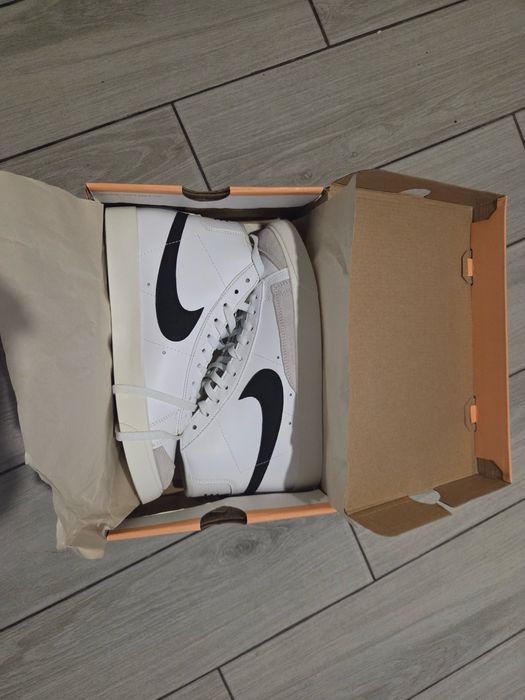 Nike Blazer Mid ’77 VNTG — White/Black