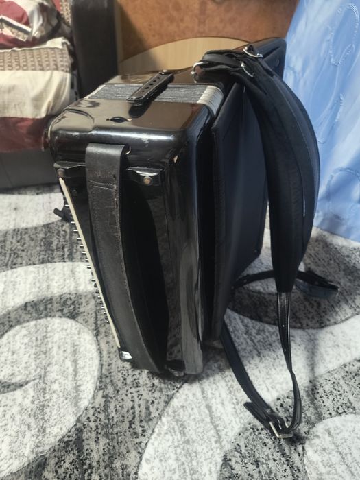 Vând acordeon 120 basi