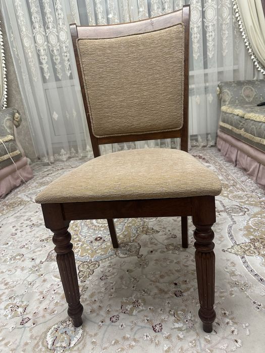 Продам стуля со столом качечтвенная мебель