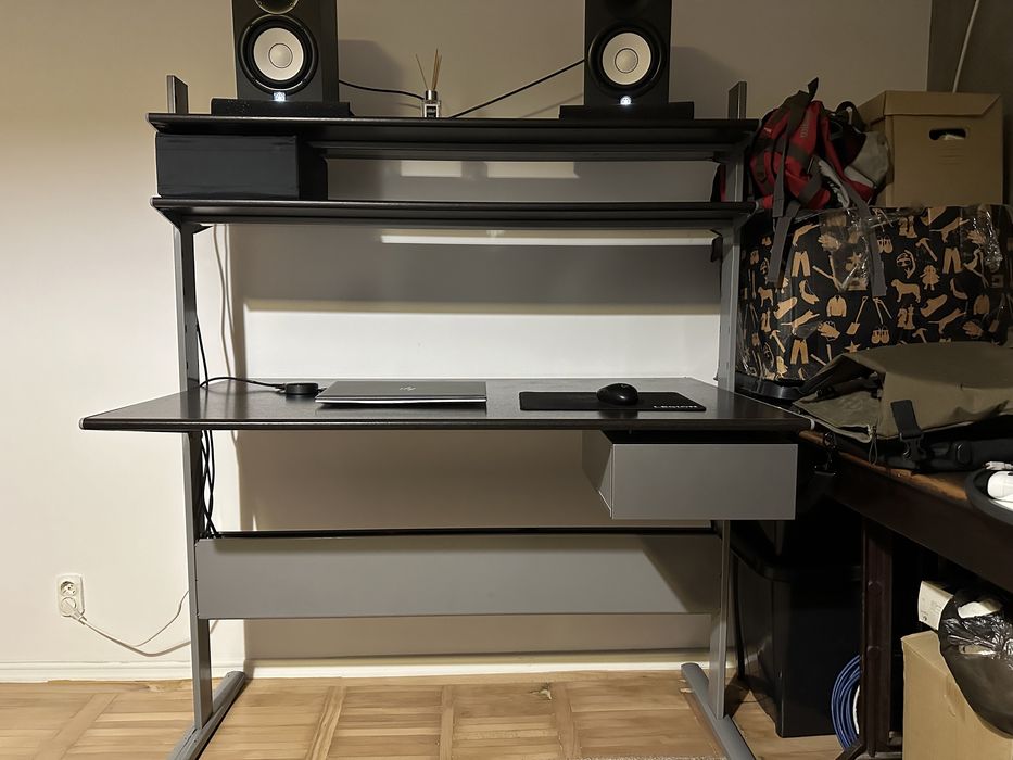 Birou Ikea - cu blaturi din lemn