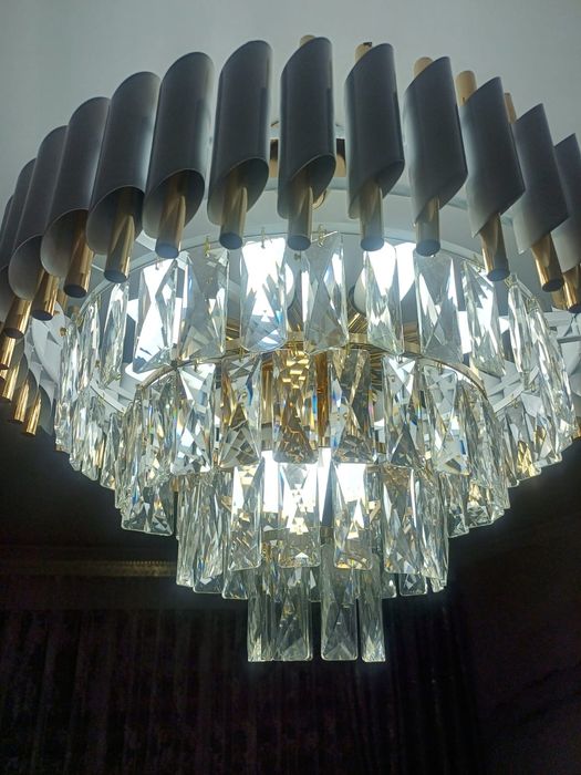 Продам люстру 12 рожков