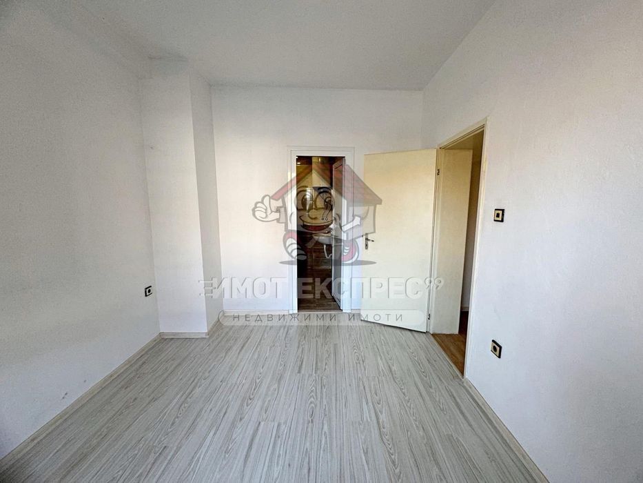 Дава се под наем Тристаен апартамент в Асеновград - 70 кв.м за 209.1 € - Снимка #11