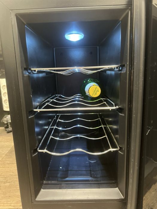 Мини хладилник за изстудяване на бутилки