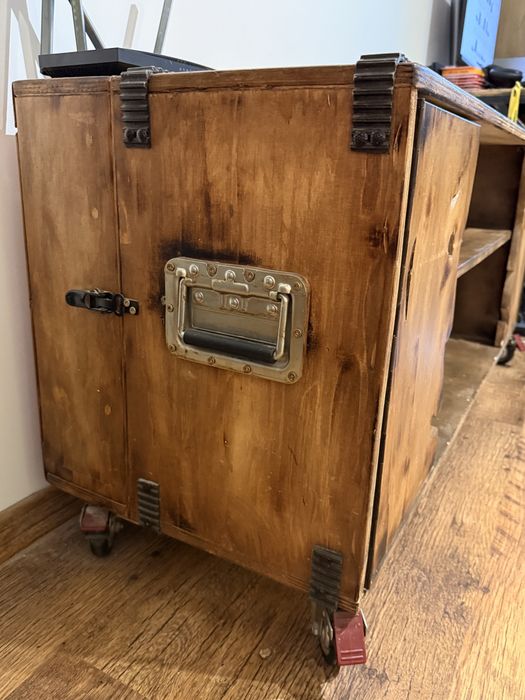 Дизайнерски ръчноизработен ТВ шкаф от масив