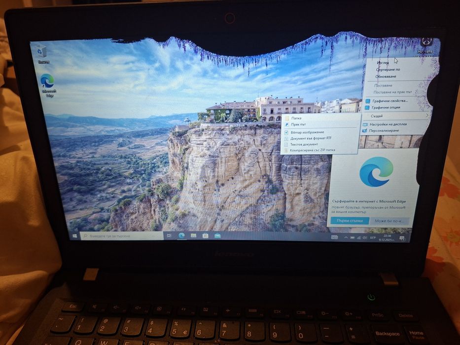 Продавам леново лаптоп работеш ама малко е счупен