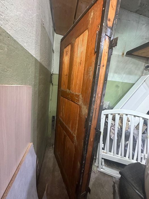 Продам металлическую входную дверь