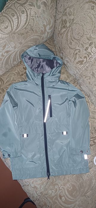 Продам ветровку на мальчика