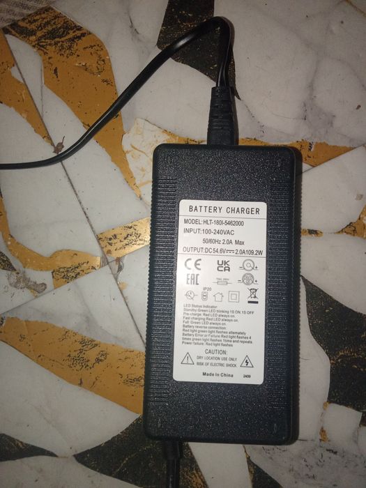 Vând încărcător de trotinetă electrică Universal ca nou