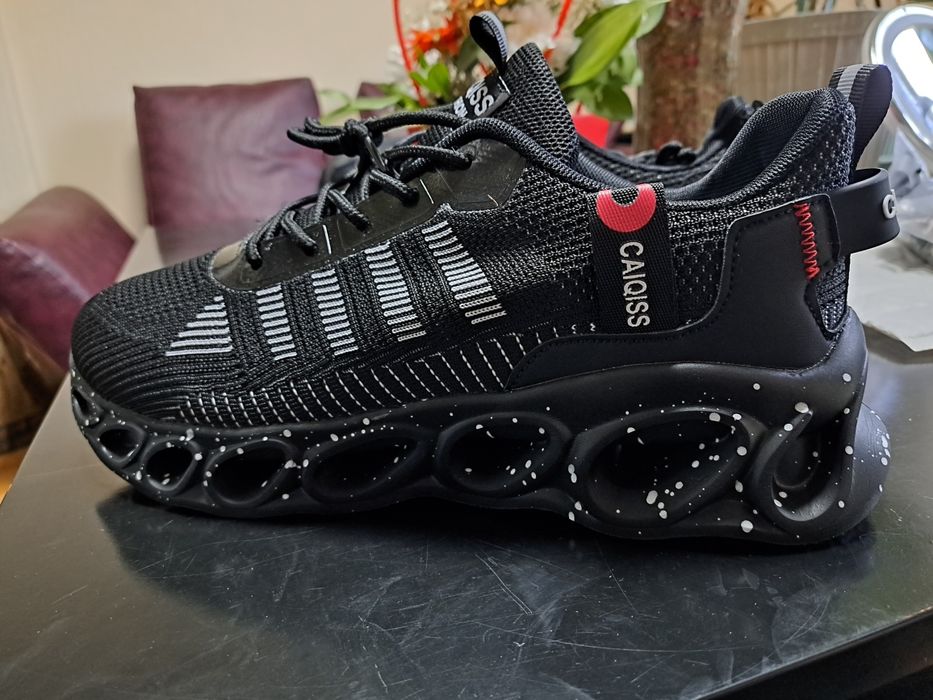 Продавам мъжки маратонки с ярко жълто желен цвят закупени от Германия.