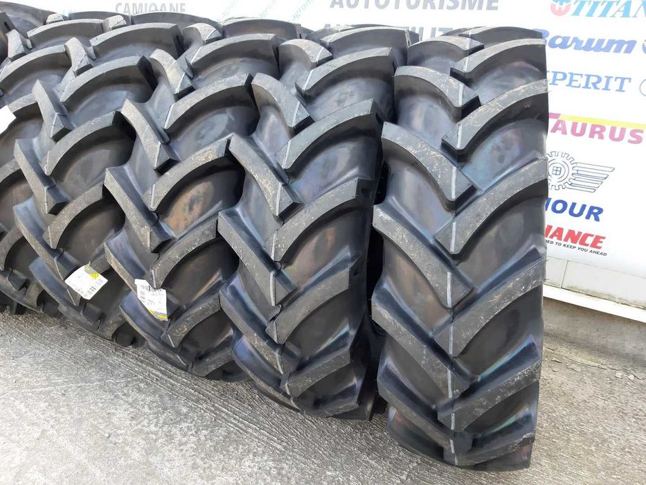 Marca OZKA 13.6-24 cu 8 pliuri cauciucuri noi pentru tractor