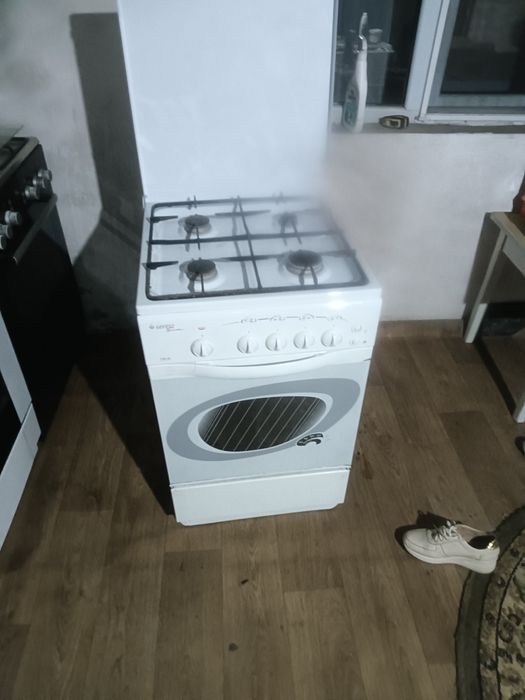 Продам газ плиту
