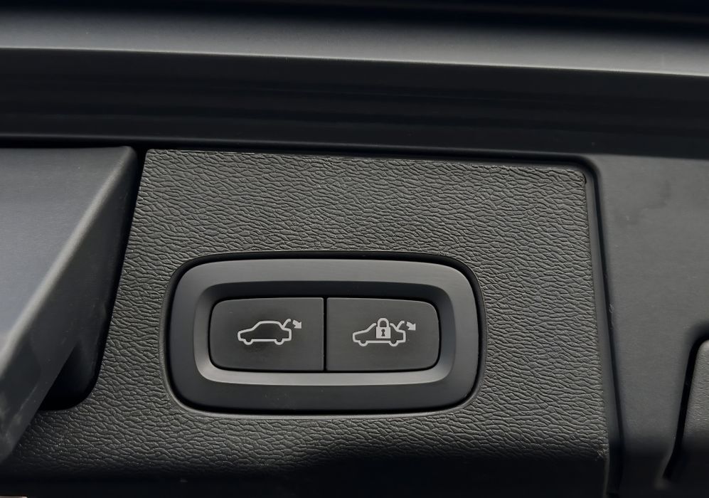 VOLVO XC 60 MildHibrid Ultra Black Edition 4x4 , jante 22" FULL