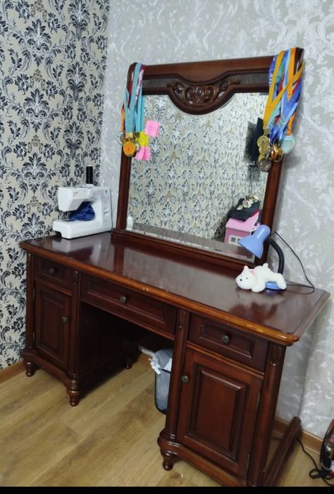 Продам камот с зеркалом