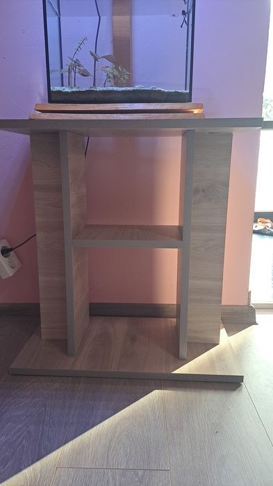 Acvariu 32 cm lungime  x 24 cm înălțime plus stand plus sistem il